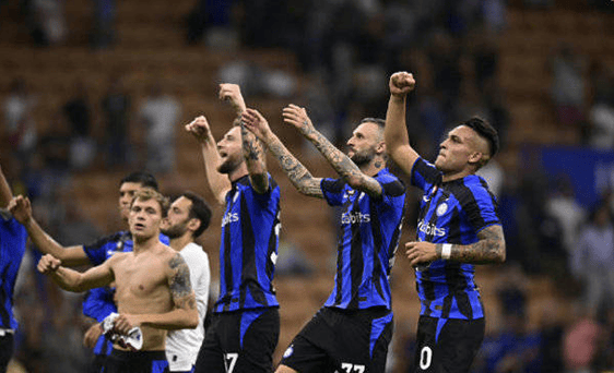 阿德莱德联门将：享受球队氛围，希望元旦前最后两战全取六分（阿德莱德联门将：队内氛围佳，盼元旦前两战全胜取满分）